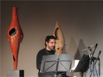 Solo, per clarinetto ed elettronica su sculture risonanti (2007) musica di Fausto Sebastiani - Accademia di Romania, Roma 2007